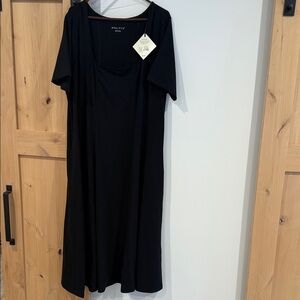 Ava & Viv Black Short-Sleeve Midi Dress with Scoop Neck